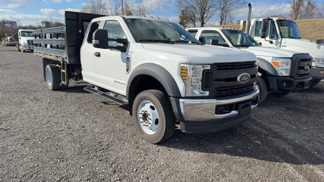 Image of Ford F-550 equipment image 2