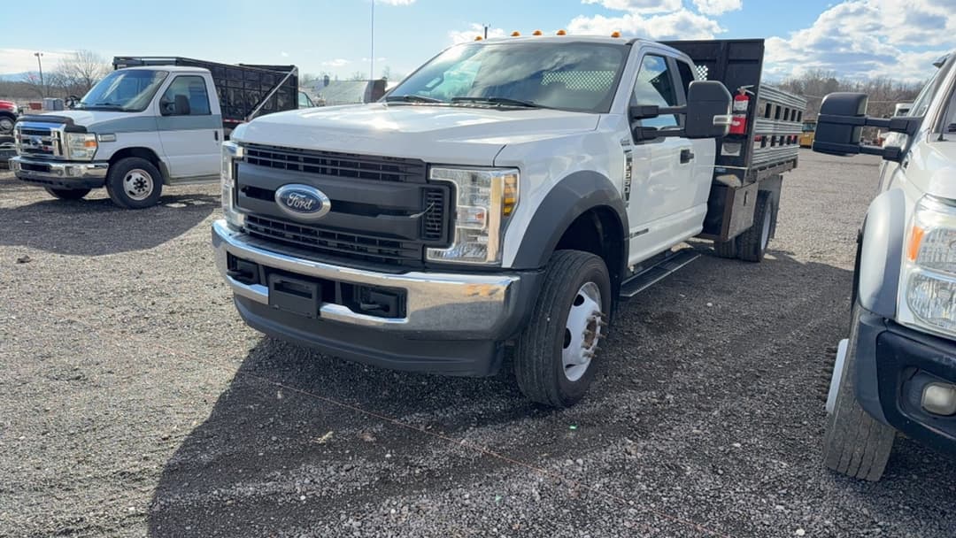 Image of Ford F-550 Primary image