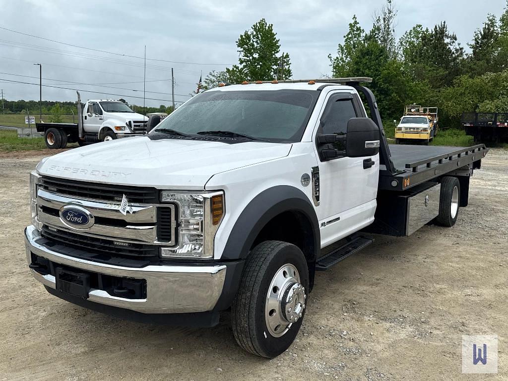 Image of Ford F-550 Primary image