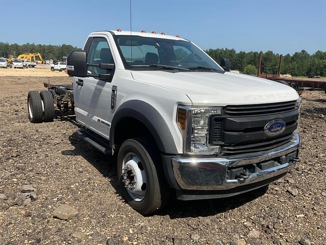 Image of Ford F-550 equipment image 2