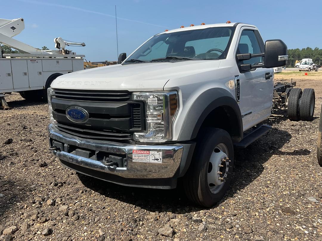 Image of Ford F-550 Primary image