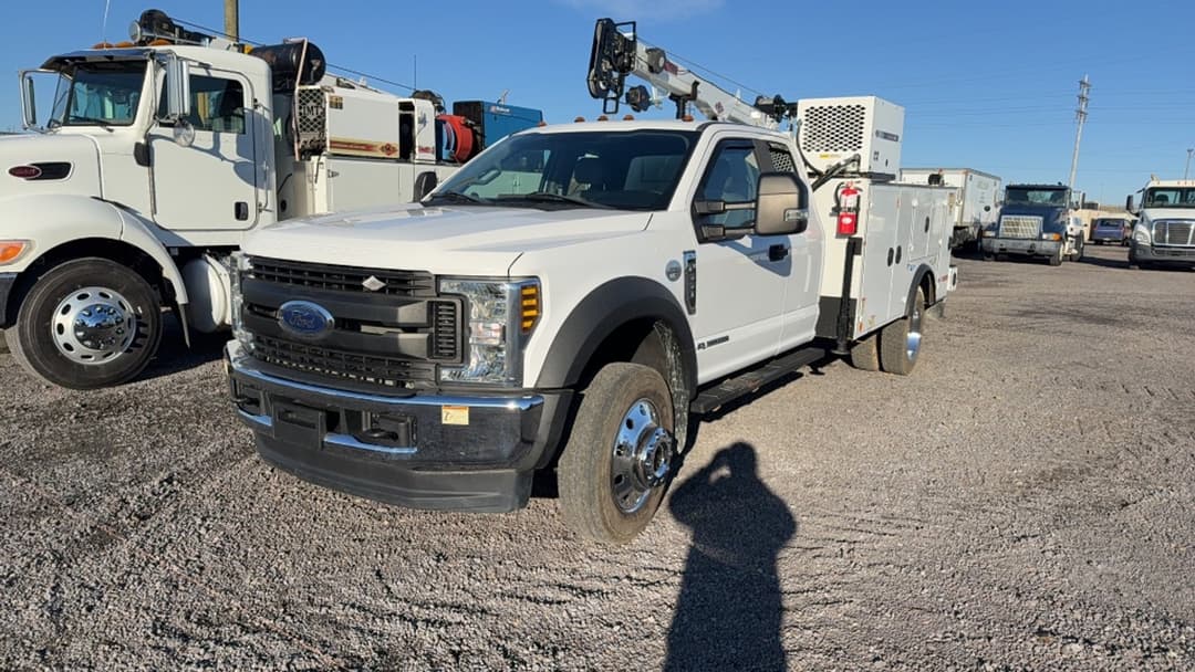 Image of Ford F-550 Primary image