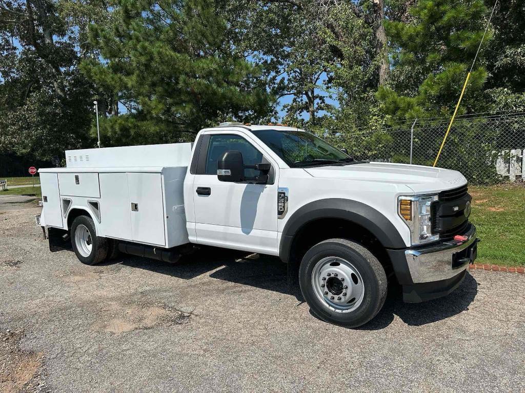 Image of Ford F-550 Primary image