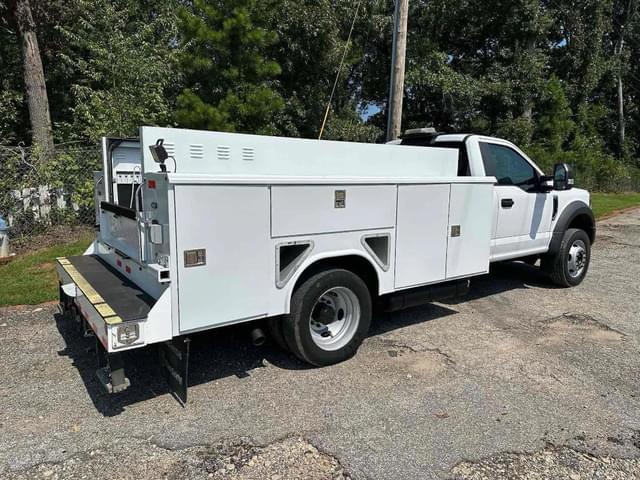 Image of Ford F-550 equipment image 2