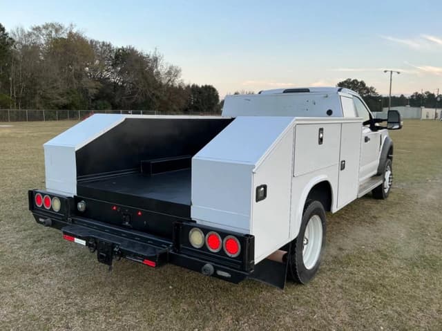 Image of Ford F-550 equipment image 4