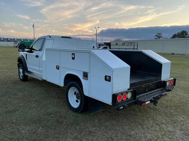 Image of Ford F-550 equipment image 2