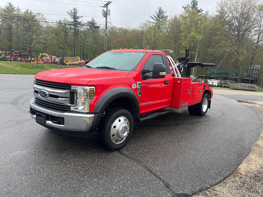 Image of Ford F-550 Primary image