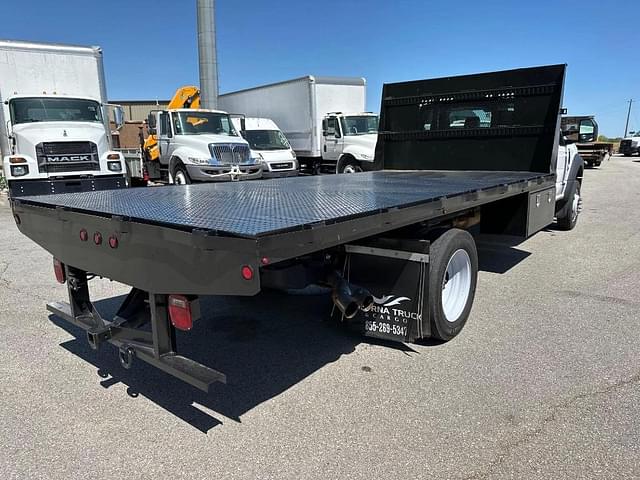 Image of Ford F-550 equipment image 4