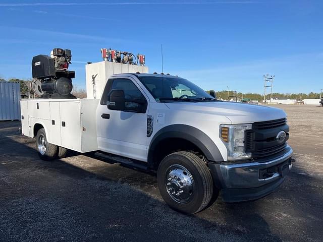 Image of Ford F-550 equipment image 3