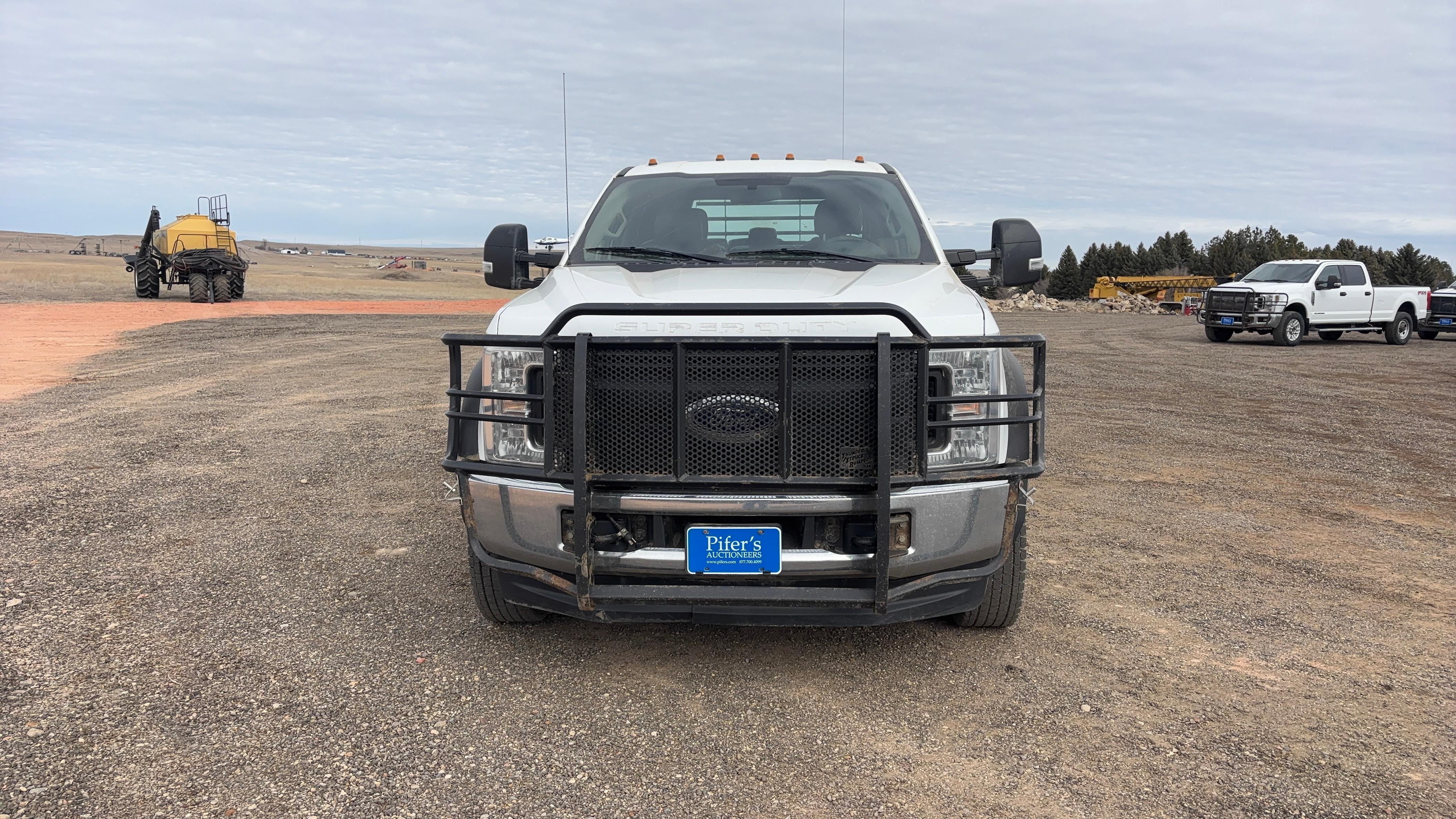 2019 Ford F-550 Equipment Image0