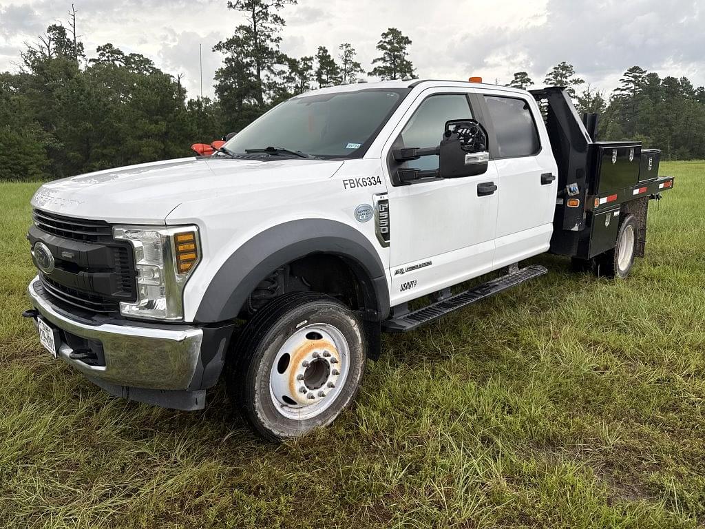 Image of Ford F-550 Primary image