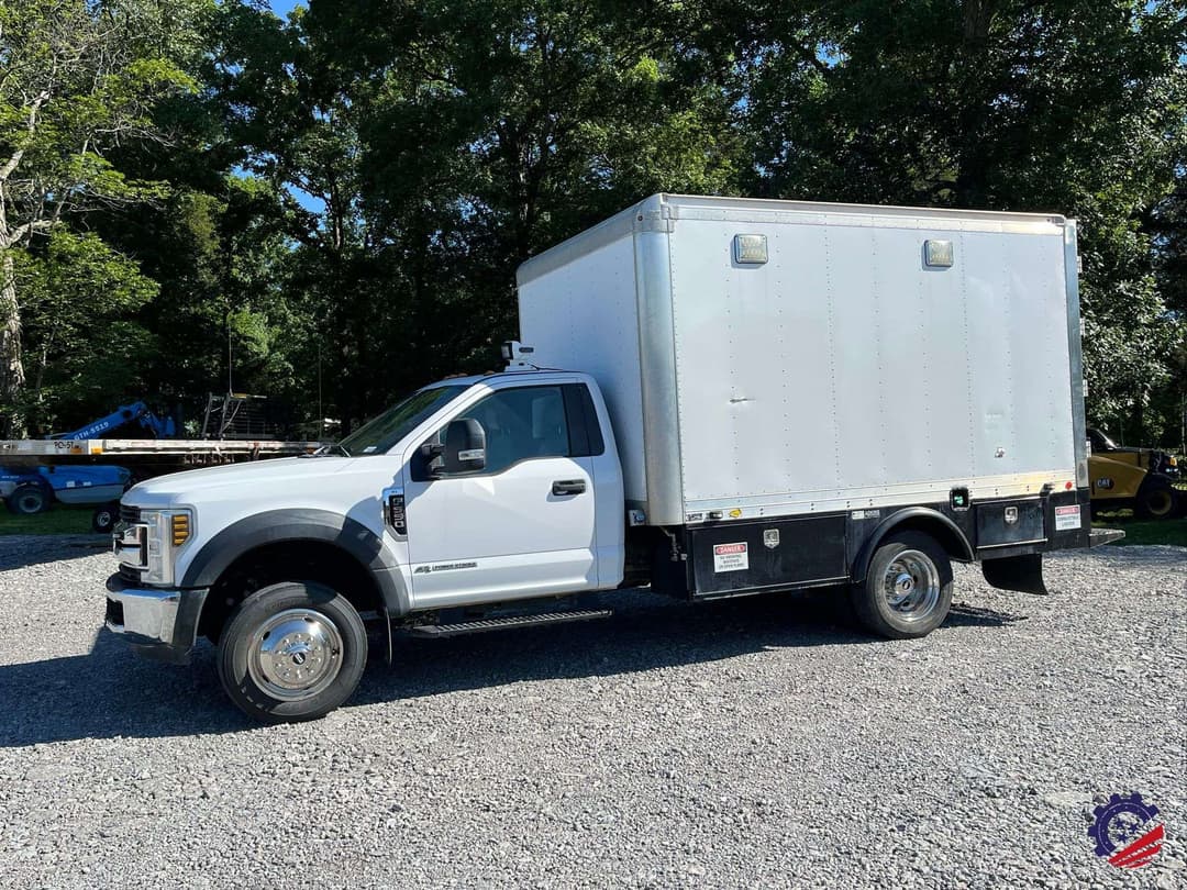 Image of Ford F-550 Primary image