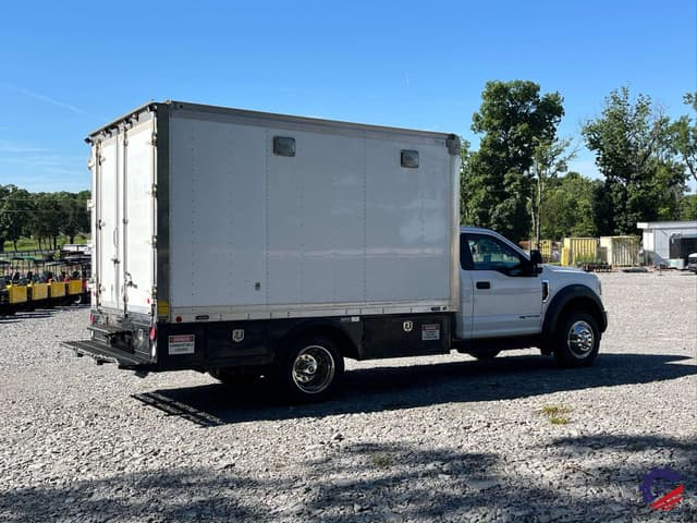 Image of Ford F-550 equipment image 2