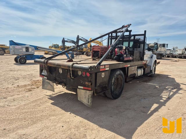 Image of Ford F-650 equipment image 4