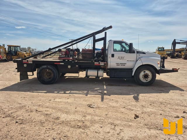Image of Ford F-650 equipment image 3