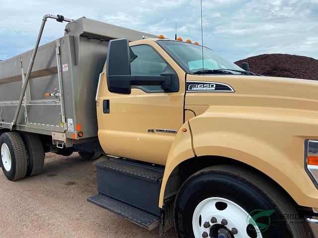 Image of Ford F-650 equipment image 3