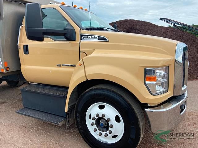 Image of Ford F-650 equipment image 2