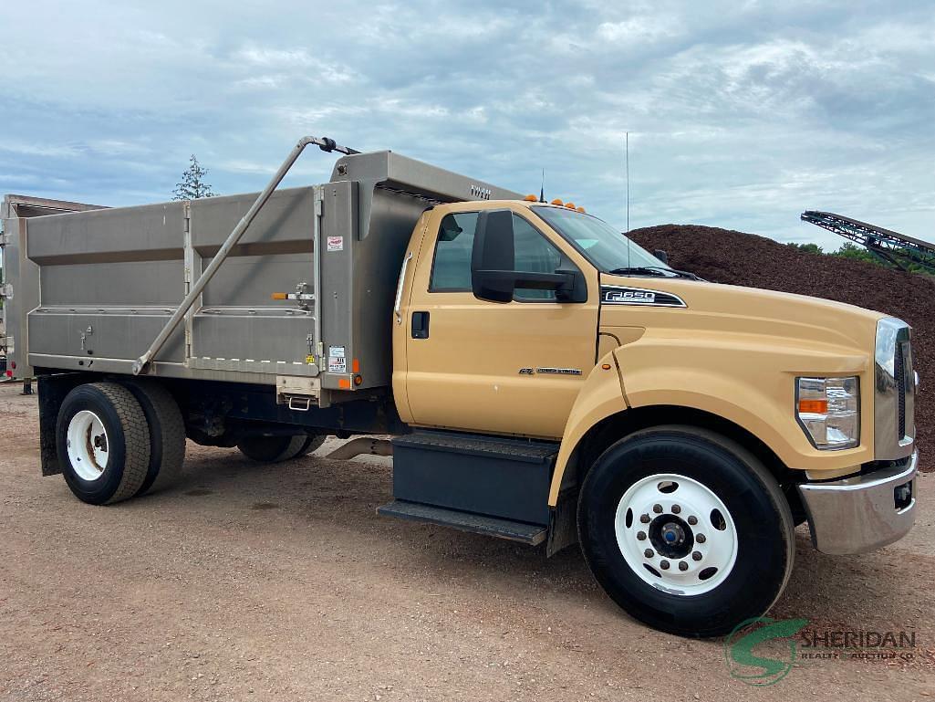 Image of Ford F-650 Primary image