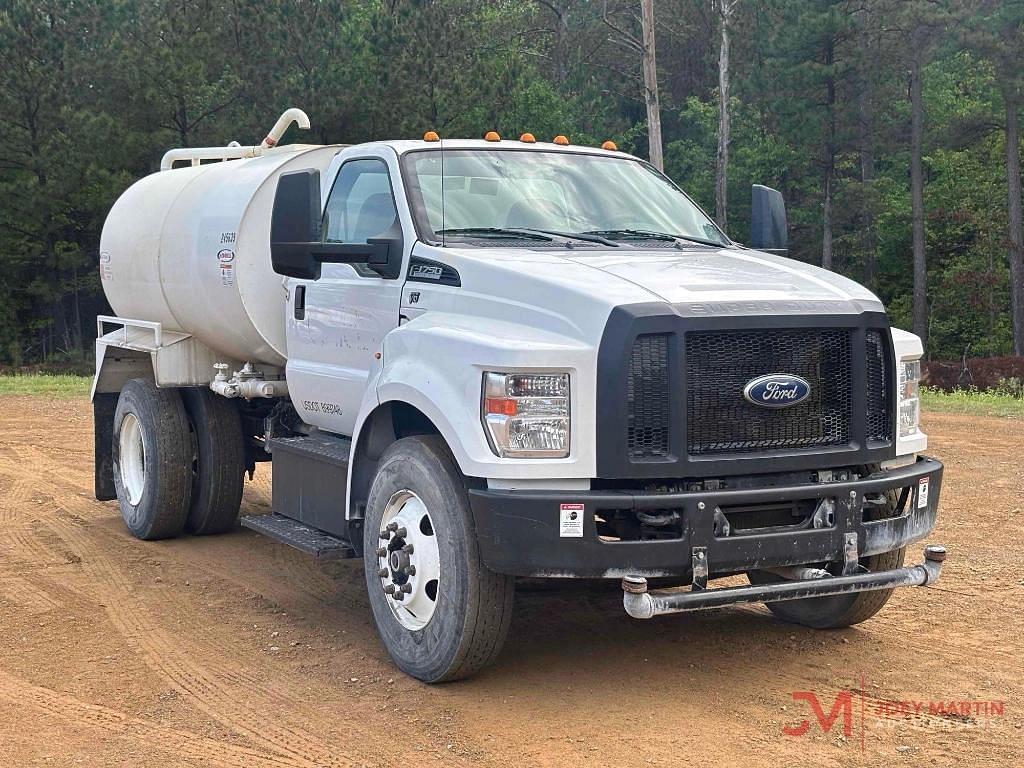 Image of Ford F-650 Primary image