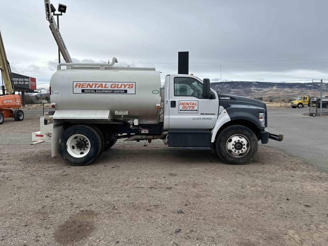Image of Ford F-750 equipment image 2