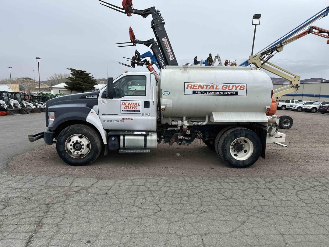 Image of Ford F-750 Primary image