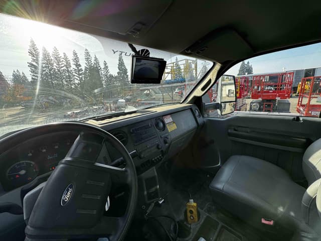 Image of Ford F-750 equipment image 2