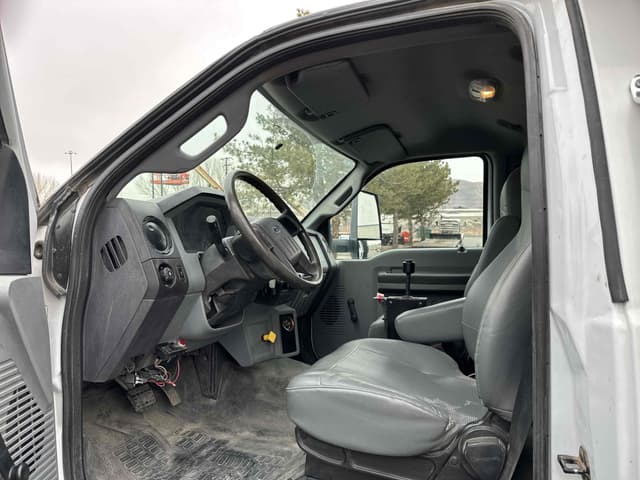 Image of Ford F-750 equipment image 4