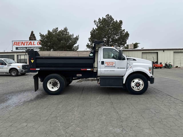 Image of Ford F-750 equipment image 2