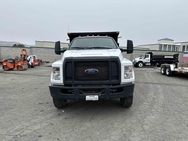 Image of Ford F-750 equipment image 1