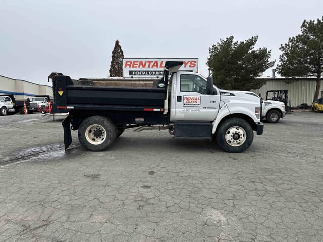 Image of Ford F-750 equipment image 2