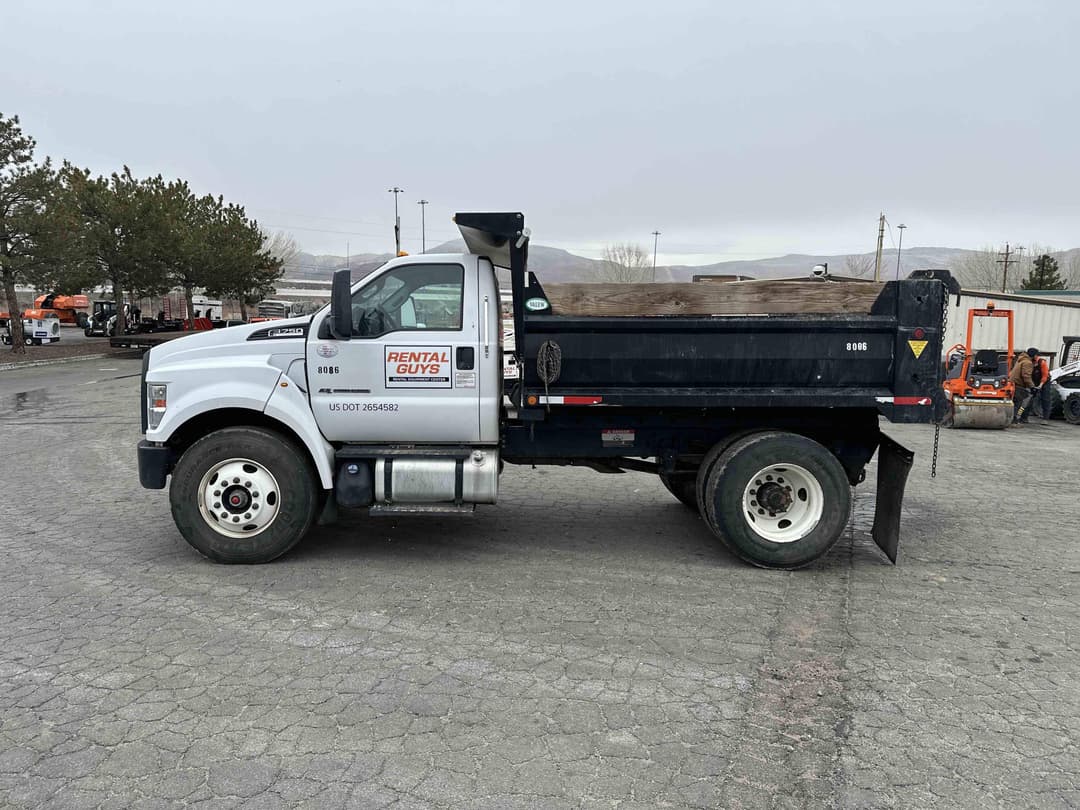 Image of Ford F-750 Primary image