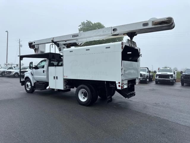 Image of Ford F-750 equipment image 2