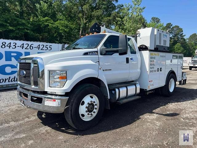 Image of Ford F-750 equipment image 1