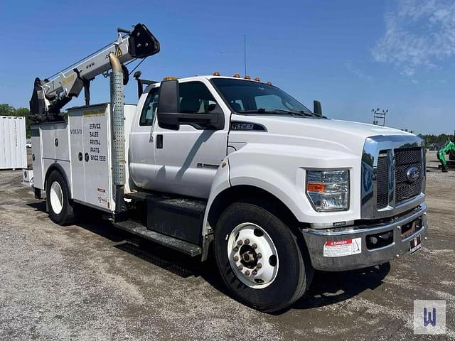 Image of Ford F-750 equipment image 3