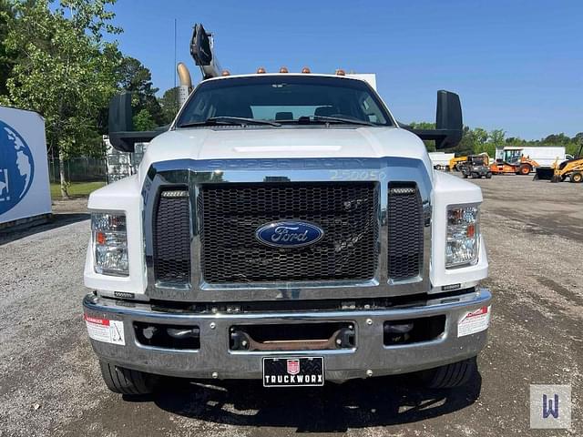 Image of Ford F-750 equipment image 2