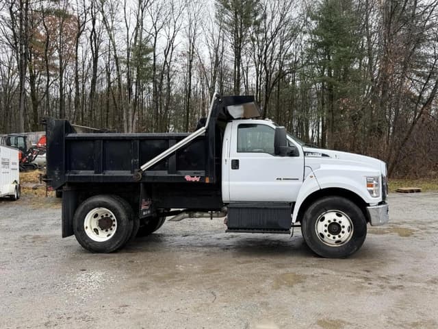 Image of Ford F-750 equipment image 4