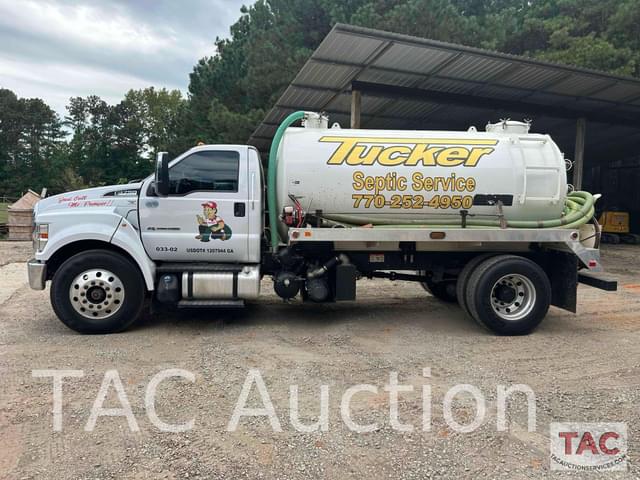 Image of Ford F-750 equipment image 1