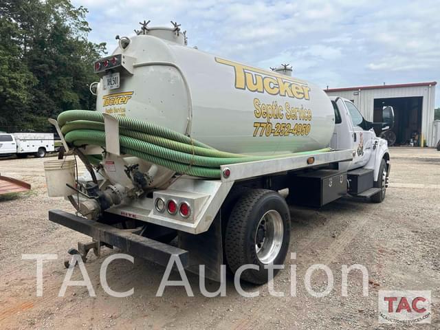 Image of Ford F-750 equipment image 4