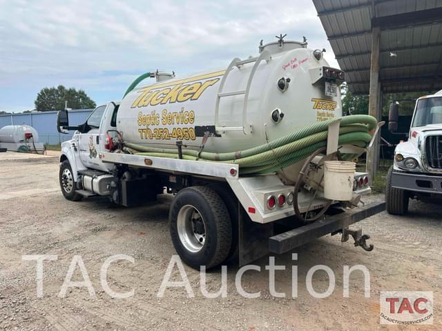 Image of Ford F-750 equipment image 2