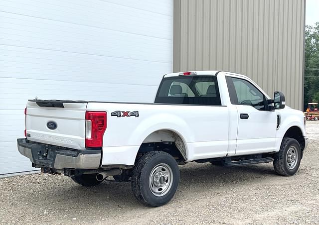 Image of Ford F-250 equipment image 4