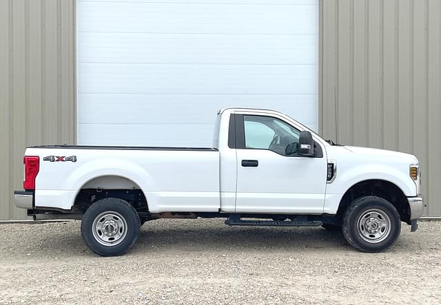 Image of Ford F-250 equipment image 2