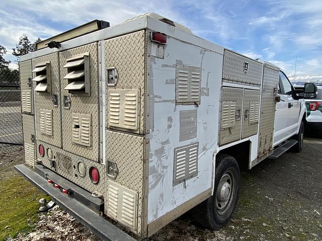 Image of Ford F-250 equipment image 2