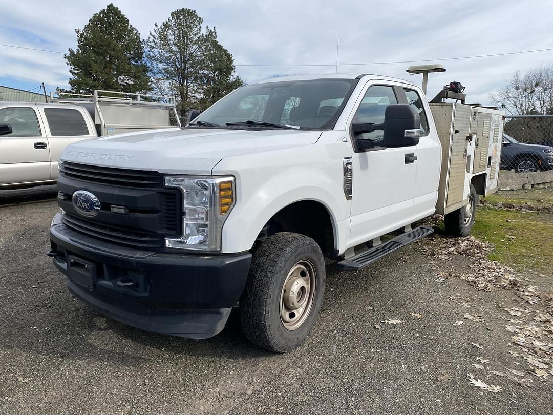 Image of Ford F-250 Primary image