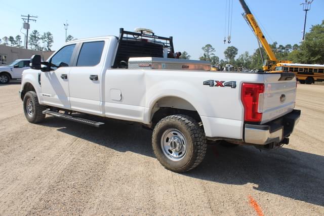 Image of Ford F-250 equipment image 3