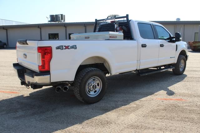 Image of Ford F-250 equipment image 1