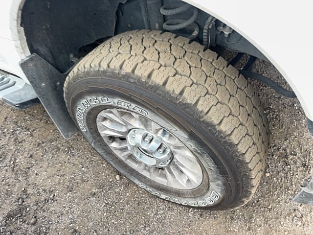 Image of Ford F-250 equipment image 3