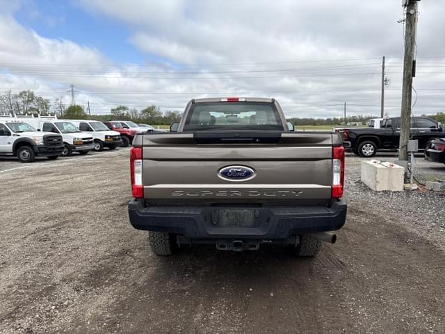 Image of Ford F-250 equipment image 2