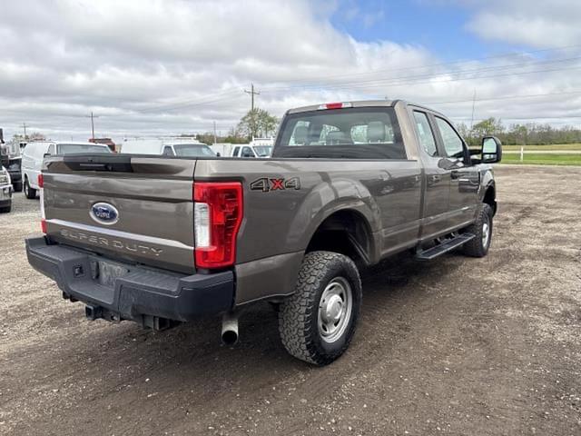 Image of Ford F-250 equipment image 3