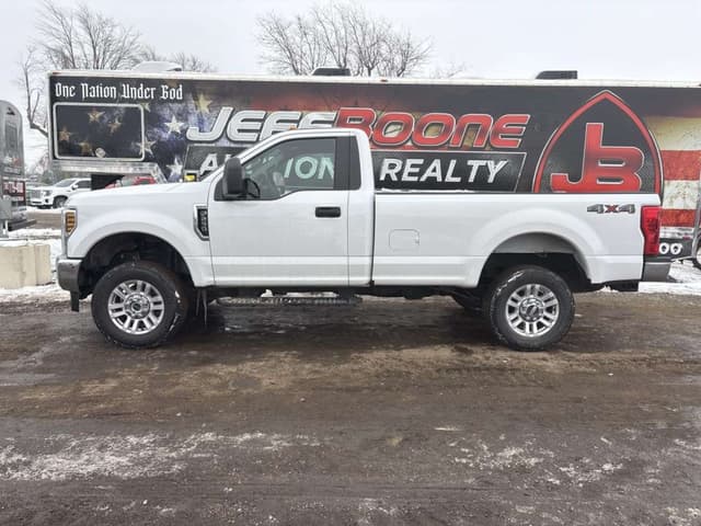 Image of Ford F-250 equipment image 1