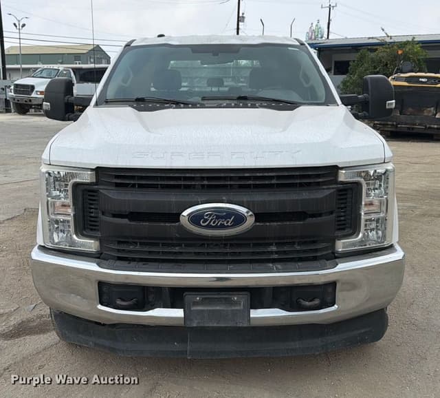 Image of Ford F-250 equipment image 1